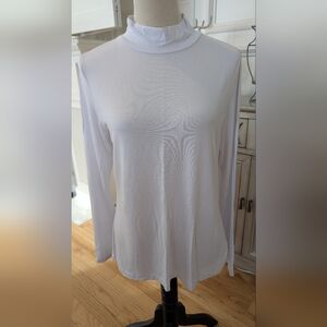 Tahari Classic White Long Sleeve Turtleneck